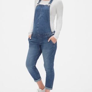 Gap maternity jeans overall ( size XS )